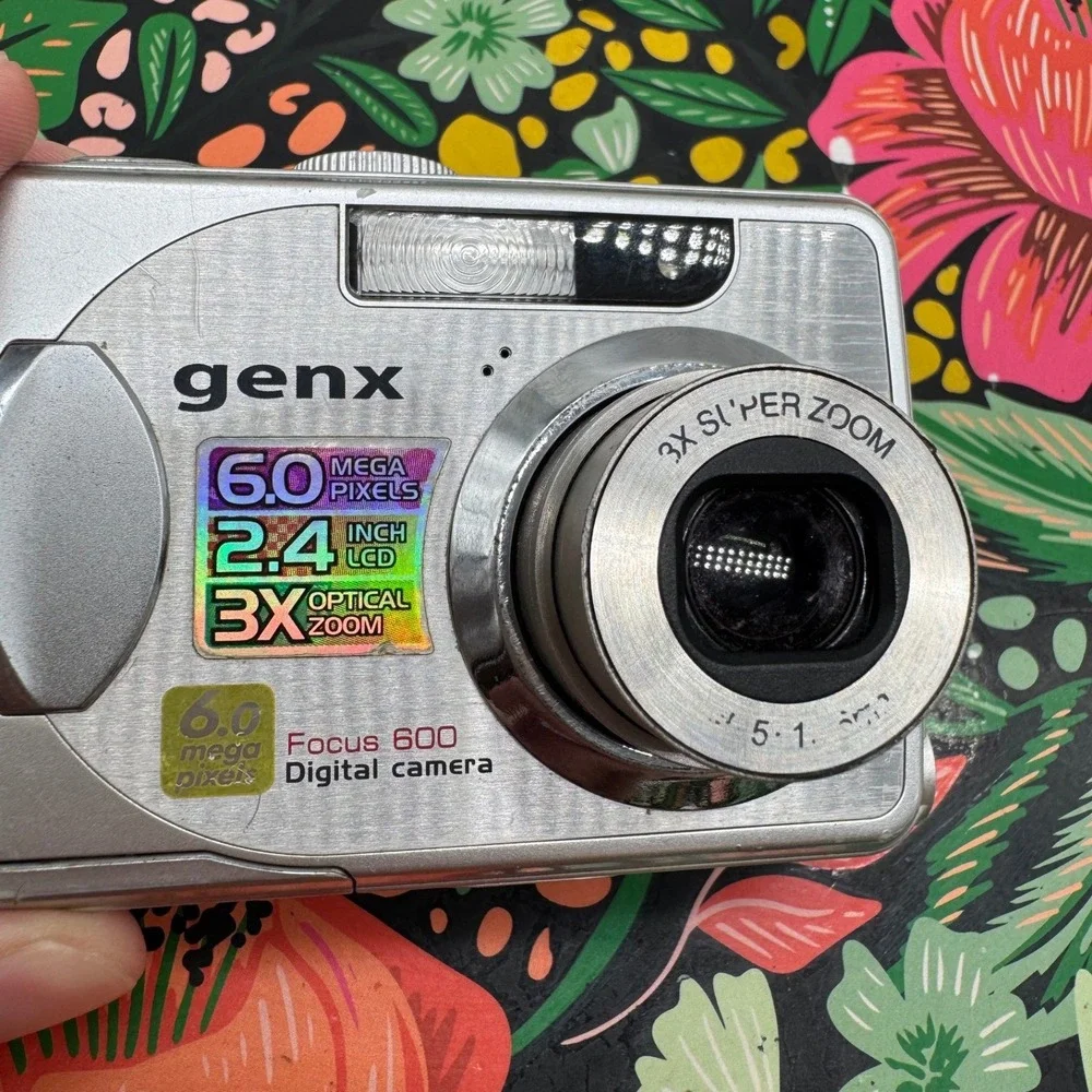 Genx Focus 600 Digital Camera Silver 6.0MP 3x Optical Zoom Y2K Vintage Digicam